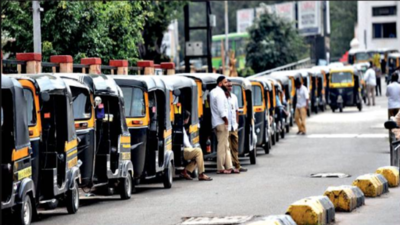 Separate gate at Pune railway station for prepaid autos