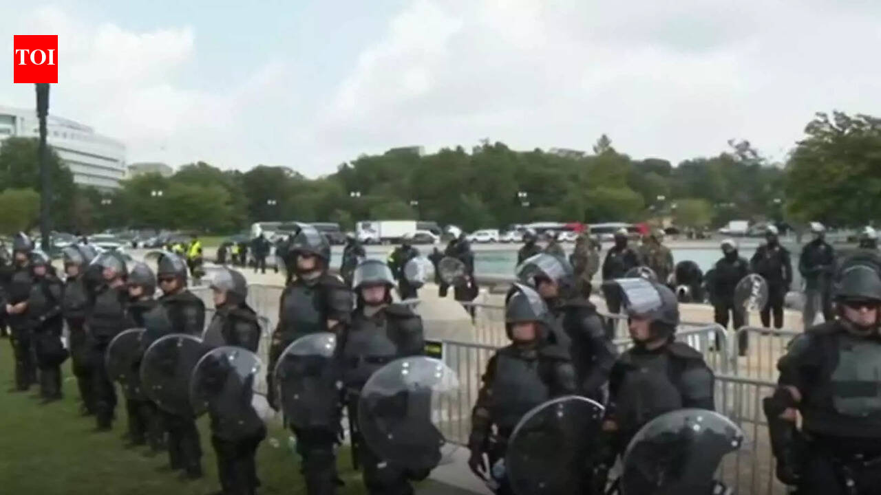 Heavy security at Capitol riot supporters' rally