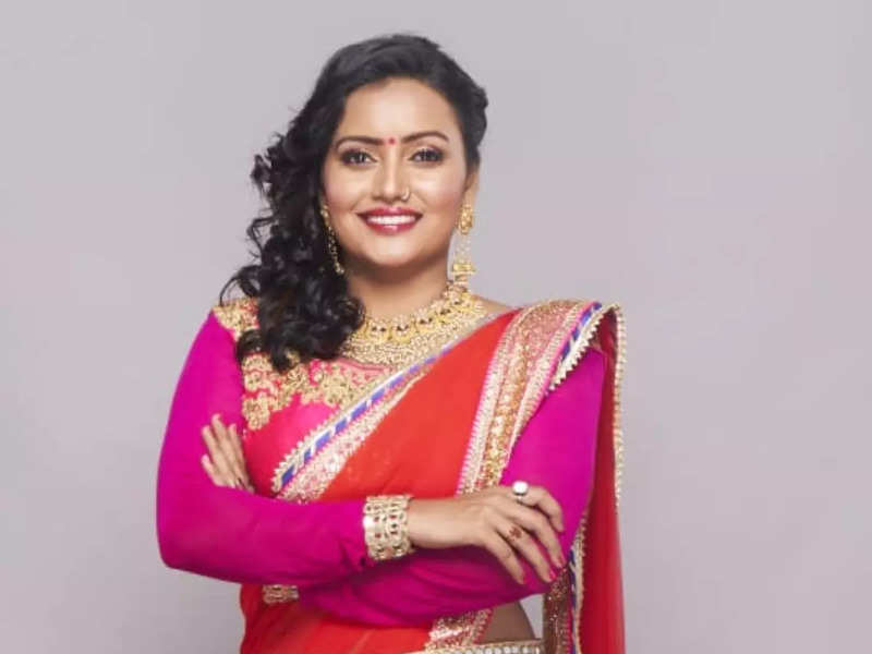 Bigg Boss Marathi 3 contestant Sonali Patil: From starting her career as a  lecturer to entering in the Marathi industry, all you should know about the  actress - Times of India