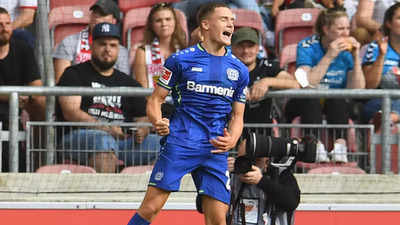 Teenager Wirtz inspires 10-man Leverkusen to win at Stuttgart