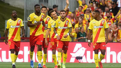 Lens ordered to play behind closed doors after pitch invasion