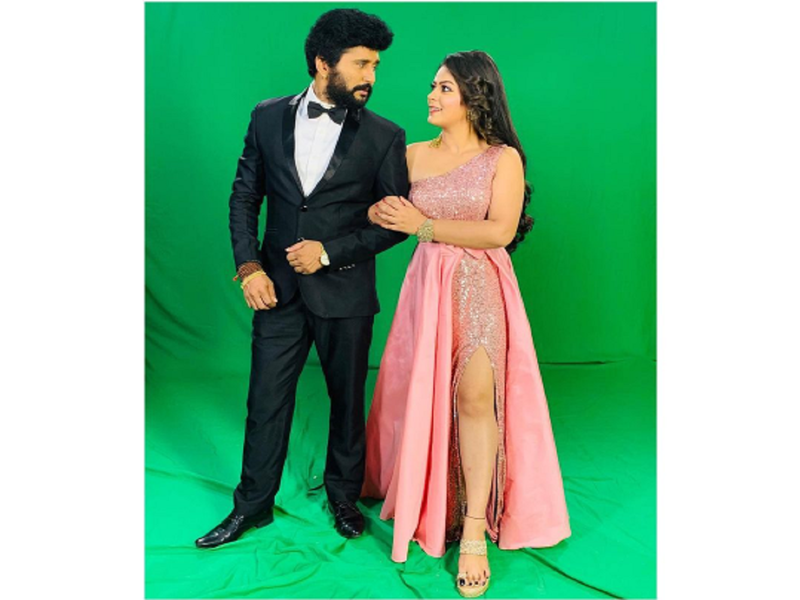 Nidhi Jha makes her relationship official with co-star Yash Kumar on Instagram