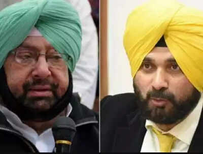 Former Punjab chief minister Amarinder Singh (left) and state Congress president Navjot Singh Sidhu. File photo