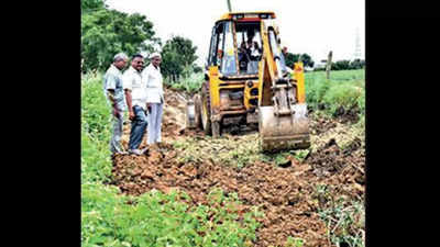 Karnataka: Haveri farmers pool in money to build 1.5km road