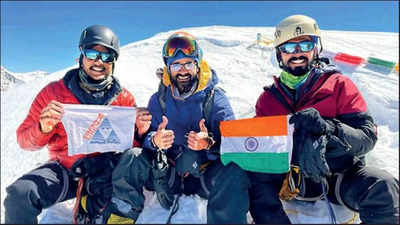 Three Pune mountaineers scale Mount Manda-1 in Uttarakhand