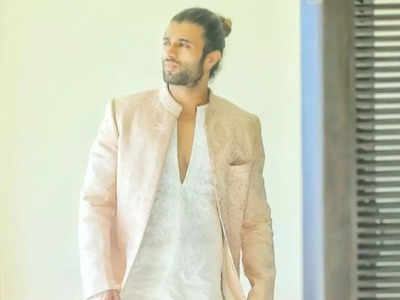 'Liger' star Vijay Deverakonda looks elegant in sherwani and pyjama; See pics