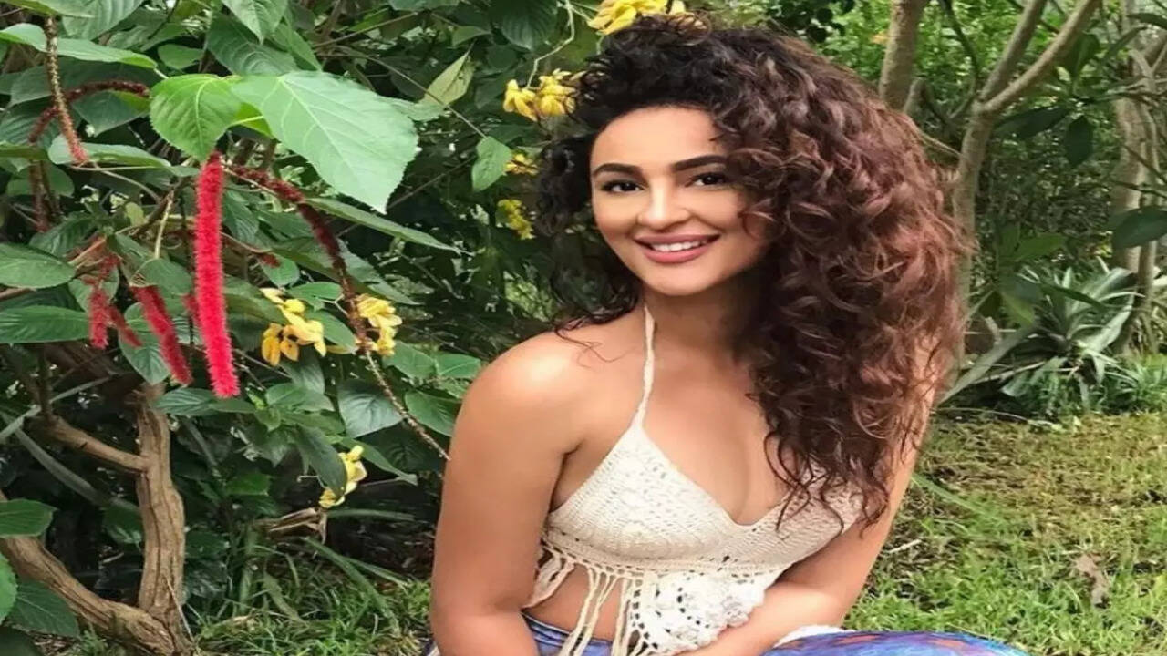 Seerat Kapoor kick-starts shooting for her upcoming Telugu film, shares a  BTS video | Telugu Movie News - Times of India