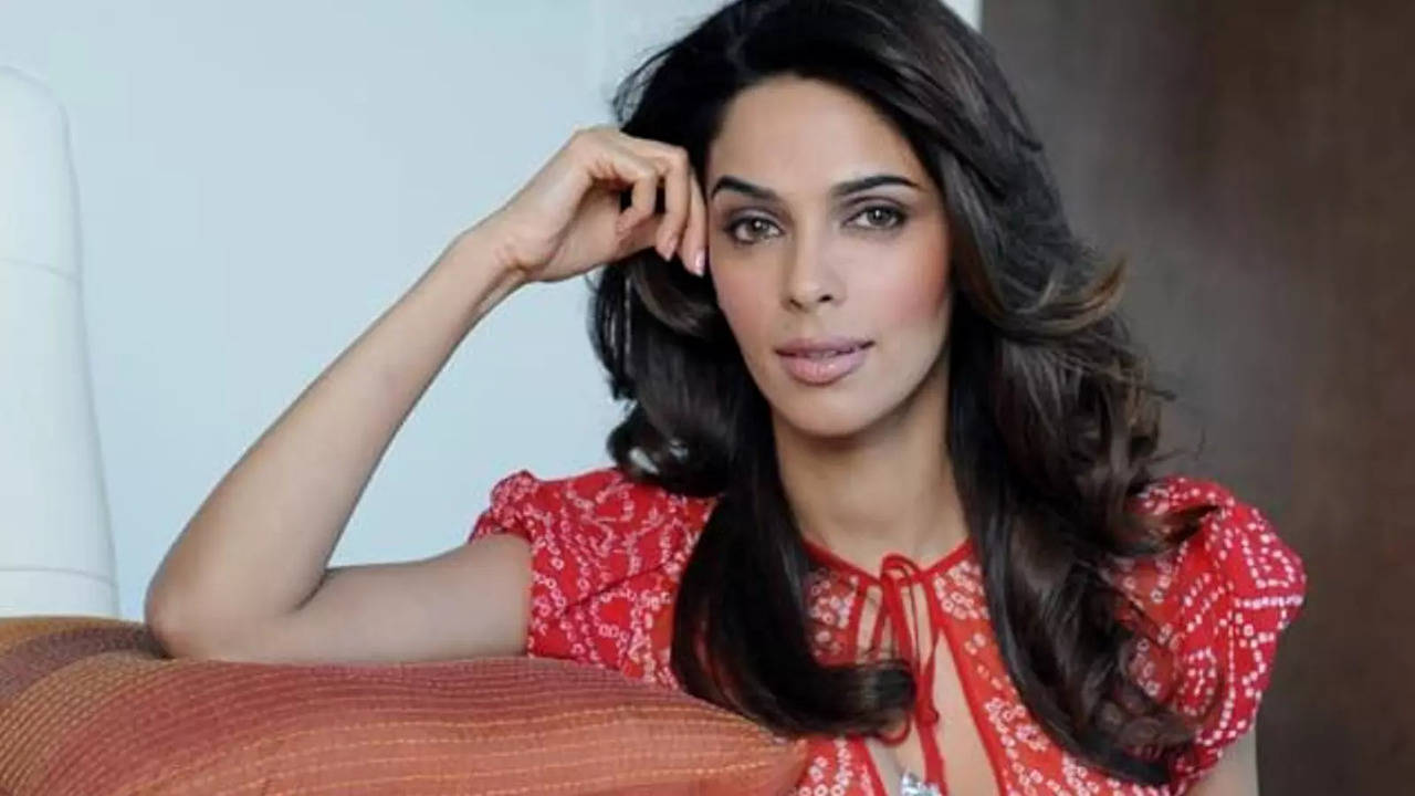 Mallika Sherawat reveals how she escaped the casting couch; says many male  actors tried to 'take liberties' because of her bold on-screen persona |  Hindi Movie News - Times of India