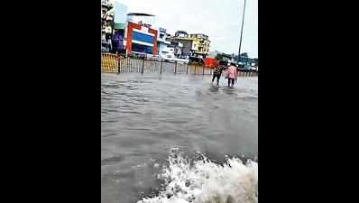 17mm rain halts traffic for hours on NH-48 near Surat