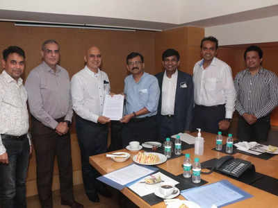 Major theatre chains representatives meet Sanjay Raut to discuss re-opening of theatres in Maharashtra
