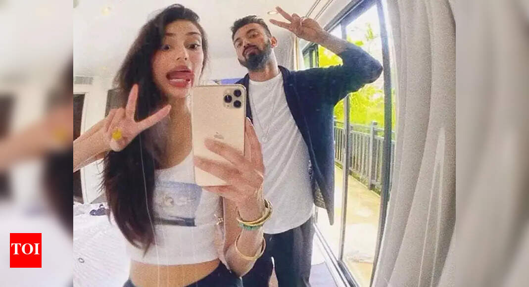 Here S How Kl Rahul Feels When Rumoured Girlfriend Athiya Shetty Doesn T Answer His Video Calls Hindi Movie News The News Motion