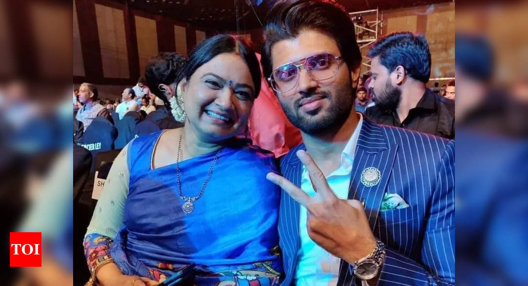 Vijay Deverakonda gives his mom a special gift on her birthday | Telugu ...