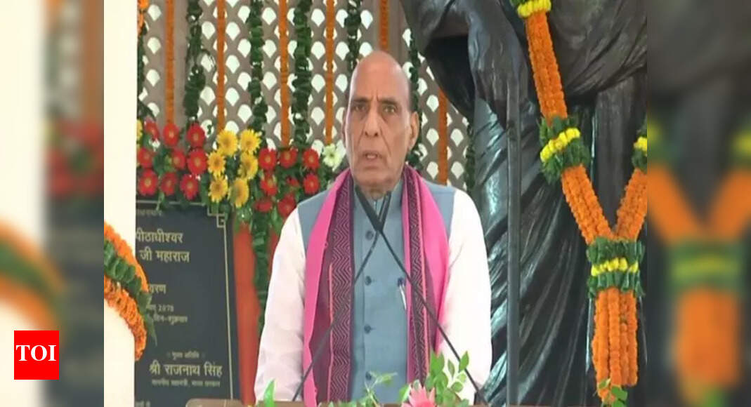 Rajnath Singh showers praise on Yogi Adityanath in poll-bound UP, says ...