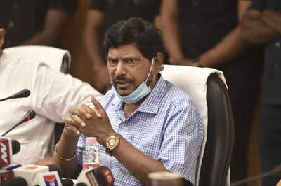 Sonia should have made Pawar PM in 2004 instead of Manmohan if she was unwilling: Athawale