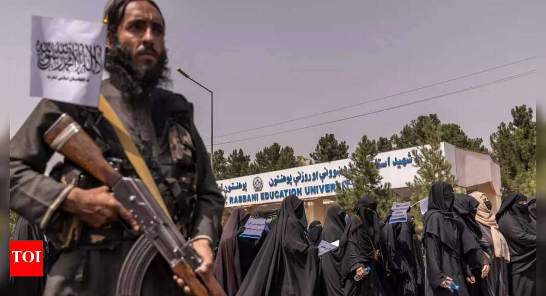 UN special envoy meets Hamid Karzai, discusses humanitarian situation in Afghanistan