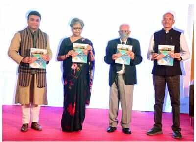 Dignitaries at the 3rd foundation day ceremony of AIIMS Nagpur
