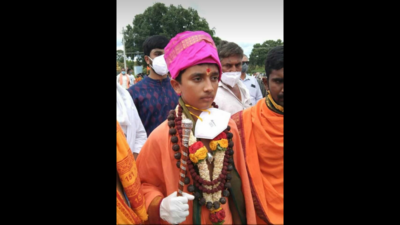Karnataka: 13-year-old boy new head of Tumakuru mutt