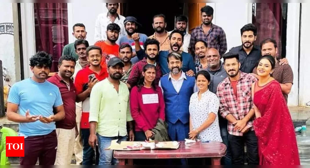 Mohan Shankar celebrates his birthday on the sets of Nagini 2 - Times ...