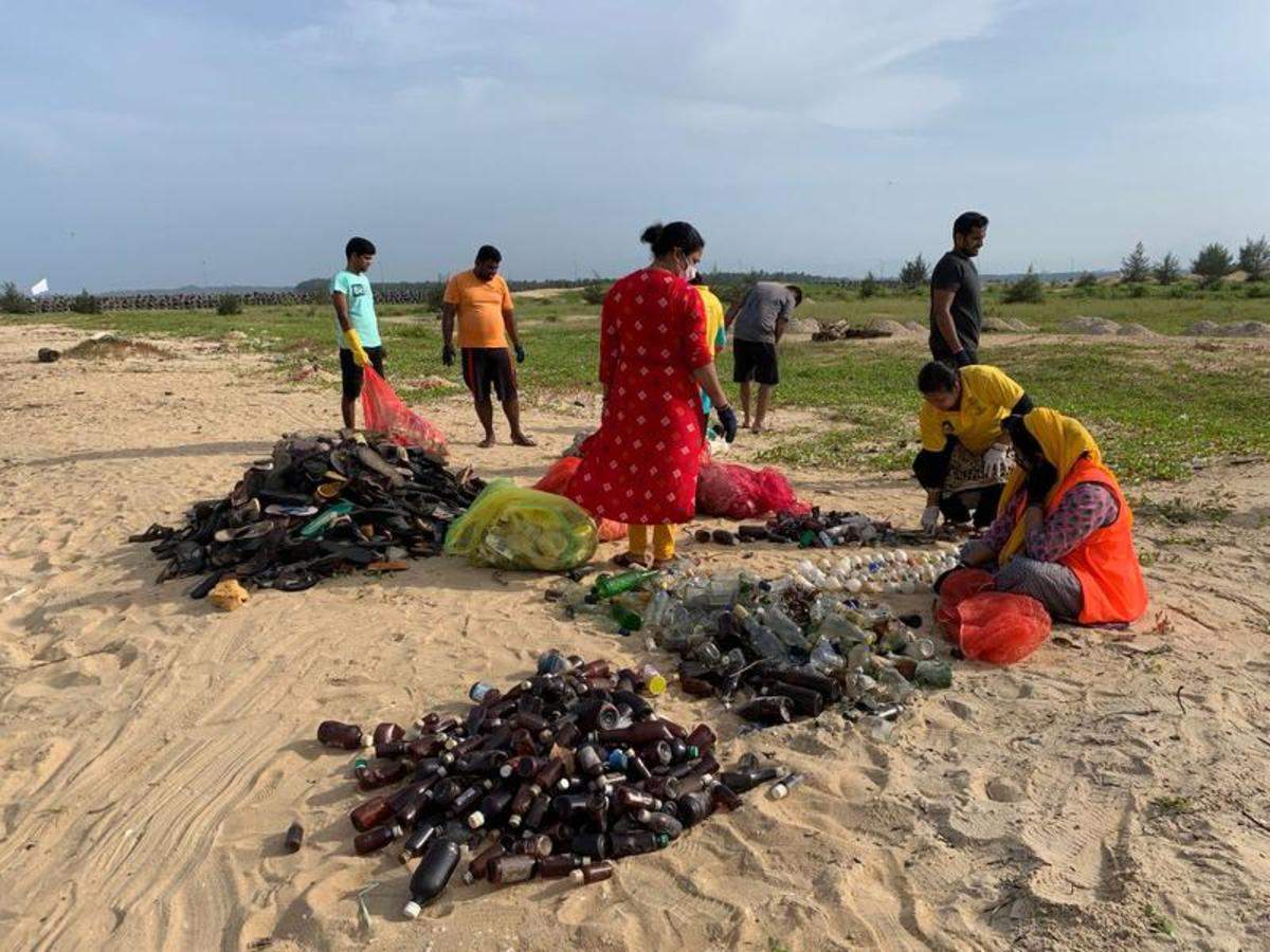 Kundapur beach weekly clean-up drive throws up 10-15% biomedical waste |  Mangaluru News - Times of India