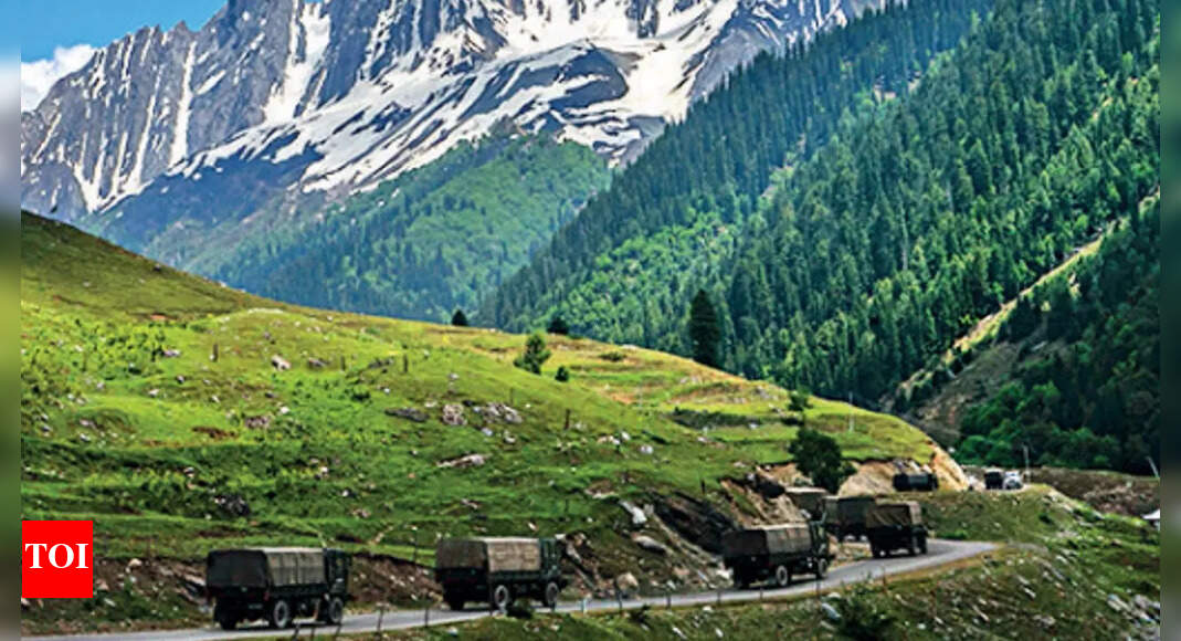 With big guns, Army keeps combat posture along LAC