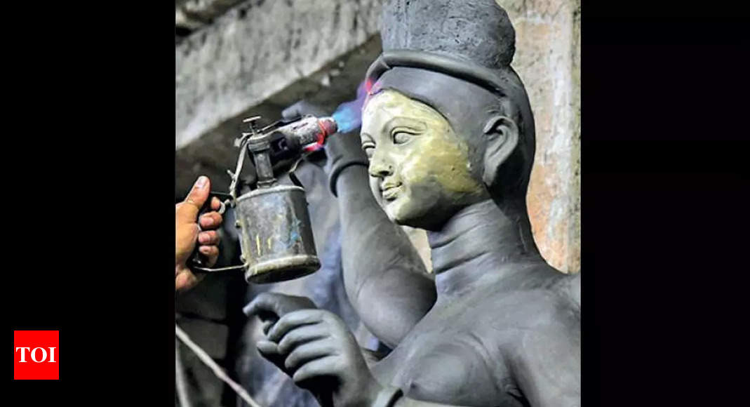 Kolkata: Artisans race against time to finish idols