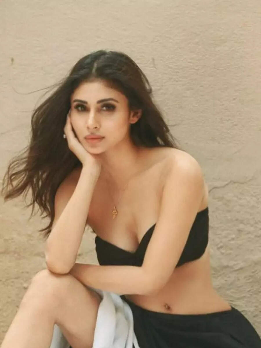 Mouni Roy's looks that went viral | Times of India