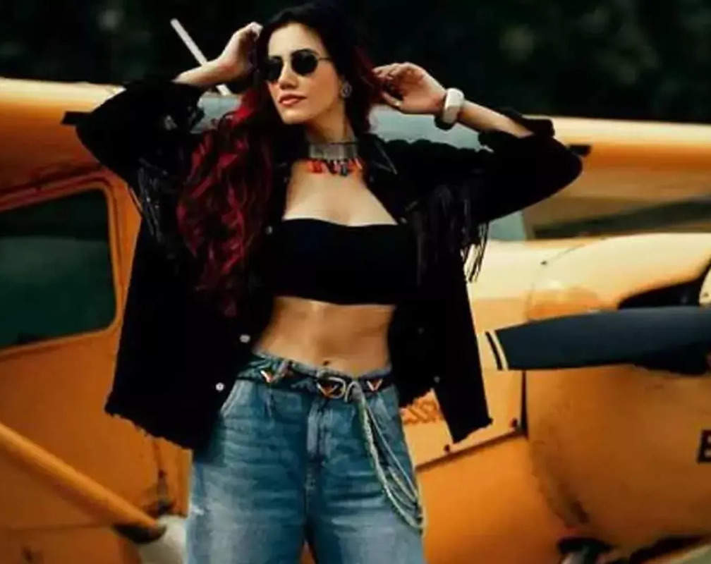 
Sonnalli Seygall slays in glam avatar in Punjabi single 'Churi'
