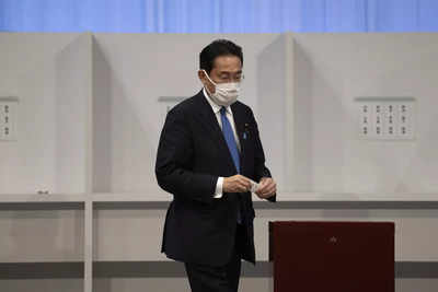 Japan's ex-top diplomat Kishida to become new PM