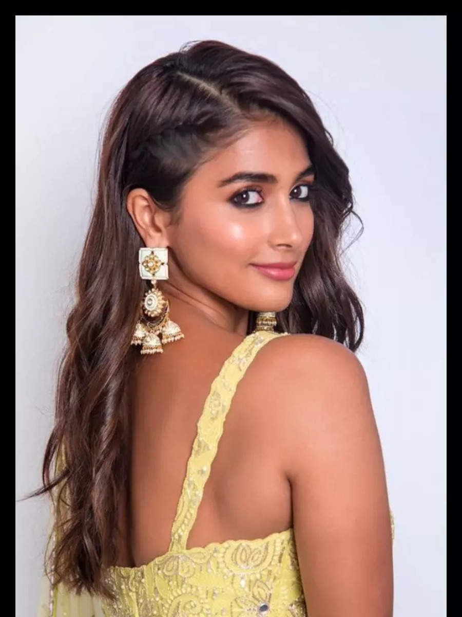 Ethnic Looks Inspired By Pooja Hegde’s Wardrobe 