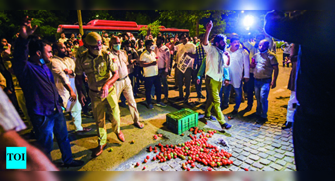 Congress headless, no one knows who&rsquo;s taking decisions: Sibal