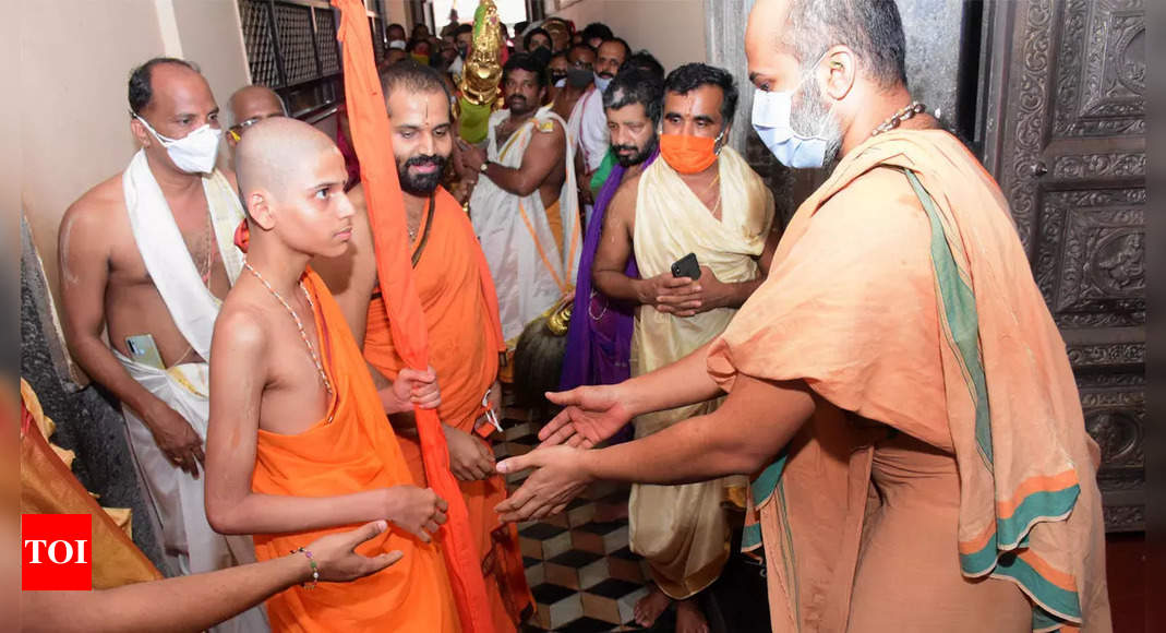 HC upholds boy’s anointment as Shiroor mutt seer