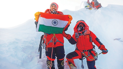 19-year-old from Kolhapur scales Mount Manaslu | Kolhapur News - Times ...