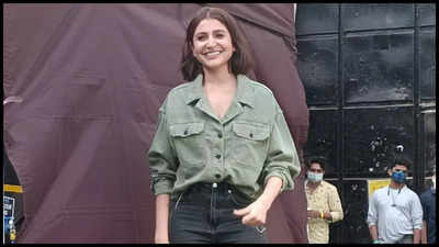 Anushka Sharma greets paparazzi with her warm smile as she gets clicked post her shoot - watch