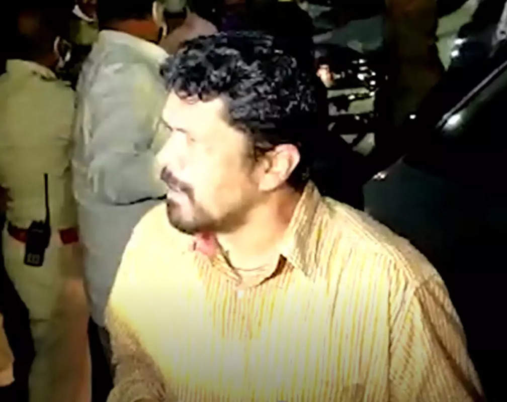 
Unidentified people attack Posani Krishna Murali for his press meet on Pawan Kalyan
