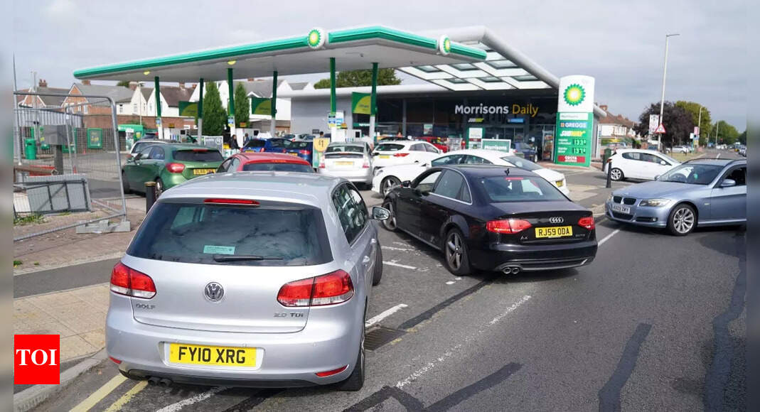 , UK fuel industry denies govt claims crisis is easing, The World Live Breaking News Coverage & Updates IN ENGLISH