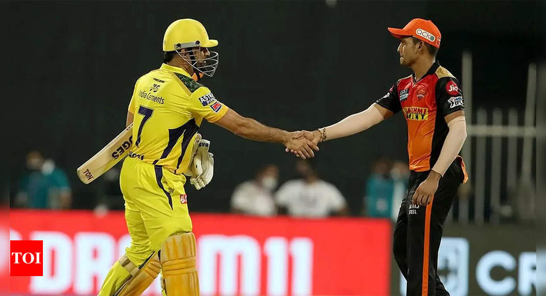 Dhoni seals CSK's entry into playoffs with a six against SRH