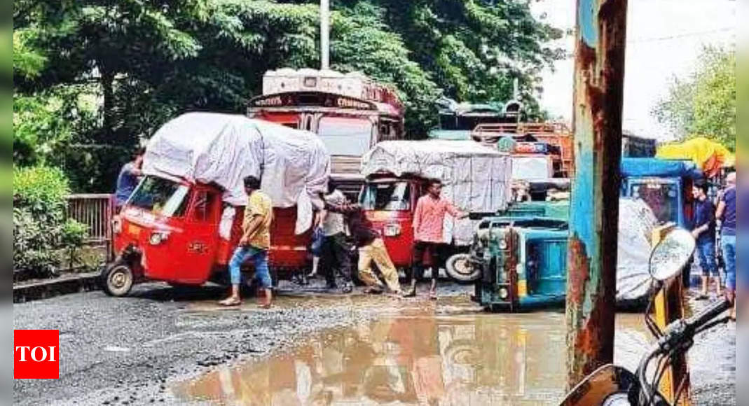 Videos of damaged Surat roads goes viral - Times of India