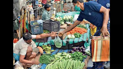 Plastic use continues in Kolkata markets despite ban