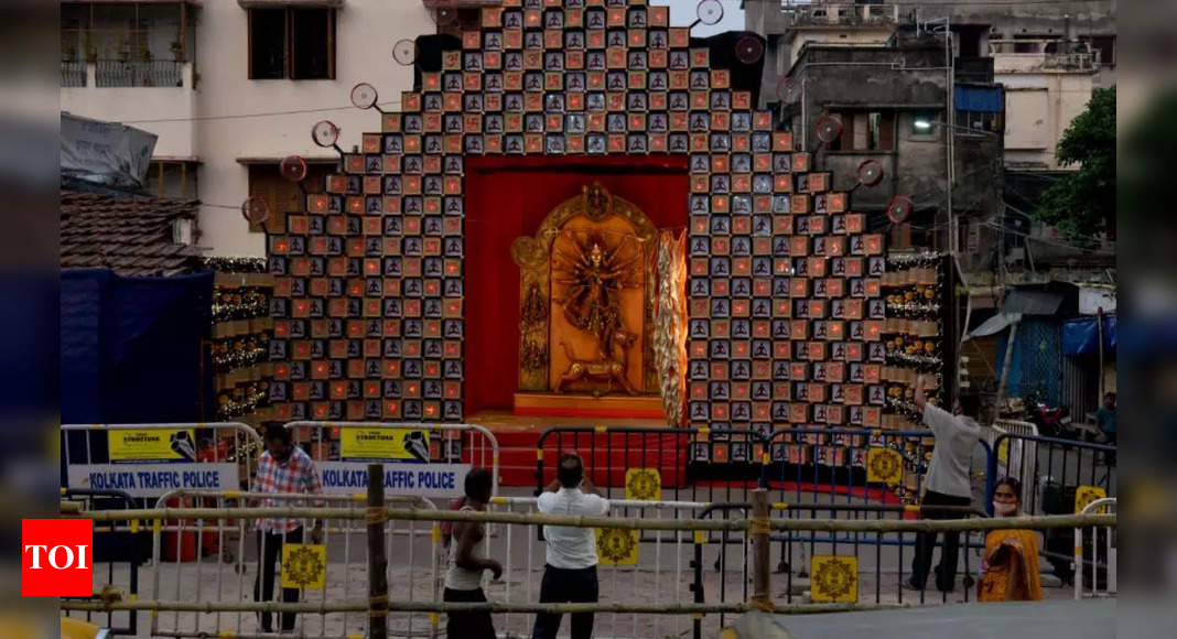 Visitors will not be allowed inside Puja pandals: Calcutta HC | India News – Times of India