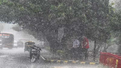 Rains in parts of Delhi, minimum temperature 26.5 degrees Celsius