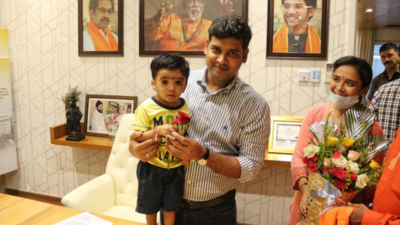 Kalyan: MP Shrikant Shinde lends helping hand to 18-month-old from Jalgaon with rare heart condition