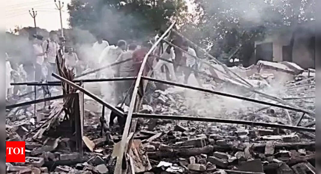 4 dead, four critical as explosion rips firecracker unit in UP | Meerut ...