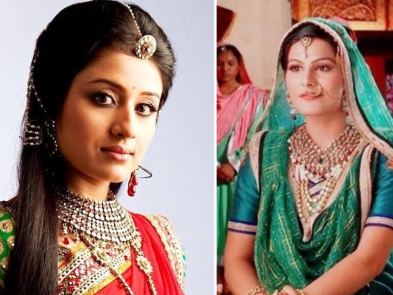 Paridhi Sharma (kiri) dan Manisha Yadav (kanan)