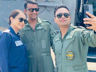 Kangana Ranaut clicks a selfie with real life Air Force officers during ‘Tejas’ shoot