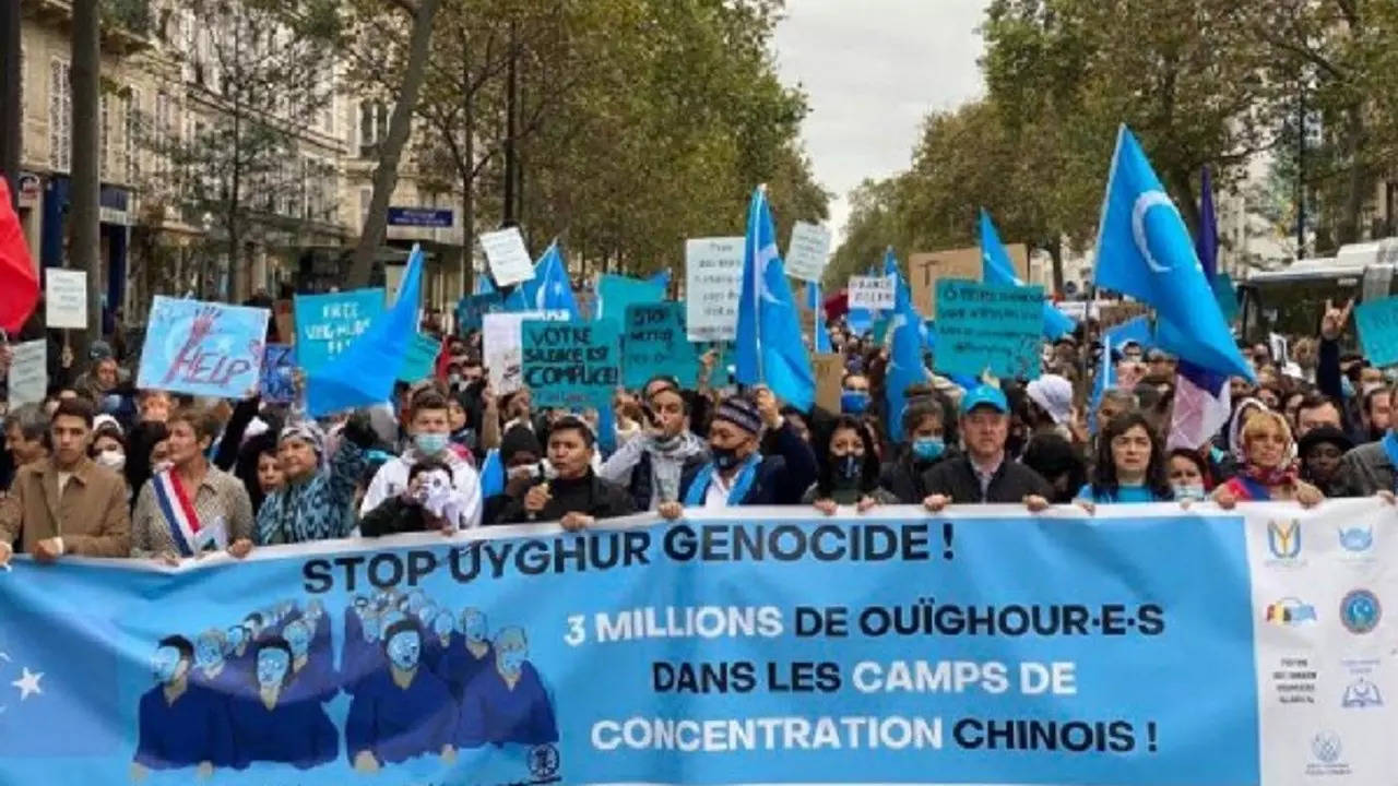 Thousands protest in Paris against China’s rights violation in Xinjiang – Times of India