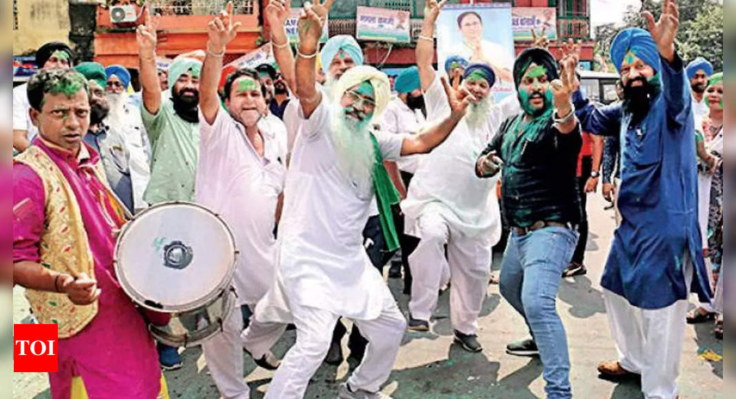 ‘Party hobe’: Bengal CM’s supporters paint the town green