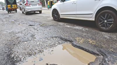 Link road to Bengaluru airport pockmarked with potholes