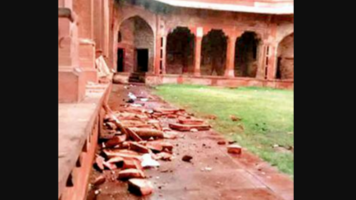 Agra: Lightning hits Fatehpur Sikri ‘langar khana’