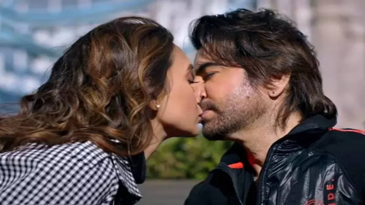 Watch: Mimi Chakraborty and Jeet's fun-filled 'Baazi' London vlog will  drive away your Monday blues | Bengali Movie News - Times of India
