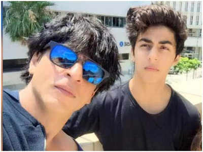 'We stand with Shah Rukh Khan' trends on Twitter amid Aryan Khan’s drug controversy